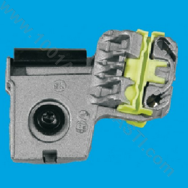 AVV-0010 Пластмасов Водач преден десен RA за WV Golf 4 Bora